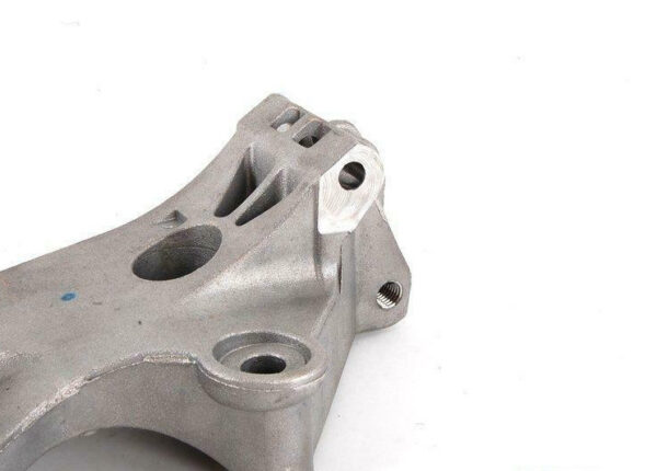 038903139AF - NEW AUDI A3 8P ALTERNATOR AND REFRIGERANT COMPRESSOR BRACKET 038903139AF OEM