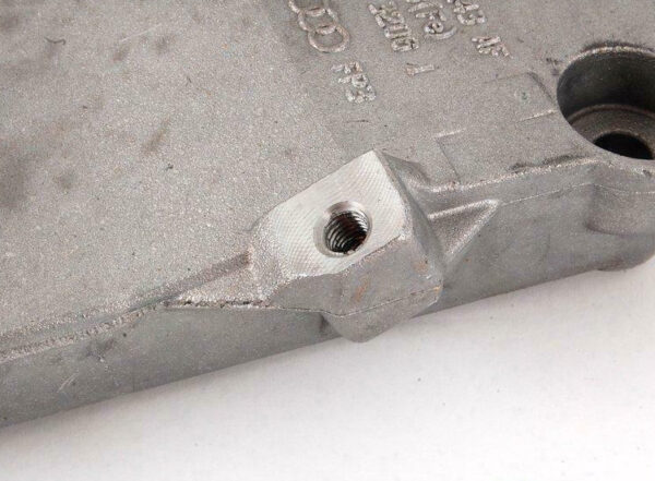 038903139AF - NEW AUDI A3 8P ALTERNATOR AND REFRIGERANT COMPRESSOR BRACKET 038903139AF OEM