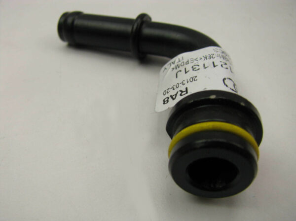 059121131J - NEW AUDI Q7 4L COOLANT HOSE CONNECTOR 059121131J GENUINE
