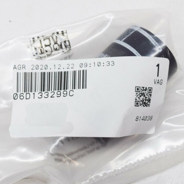06D133299C - NEW AUDI A4 B7 BREATHER HOSE COUPLER 06D133299C