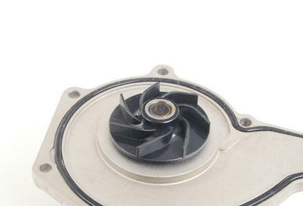 06E121018B - NEW AUDI A4 B8 COOLANT PUMP 06E121018B