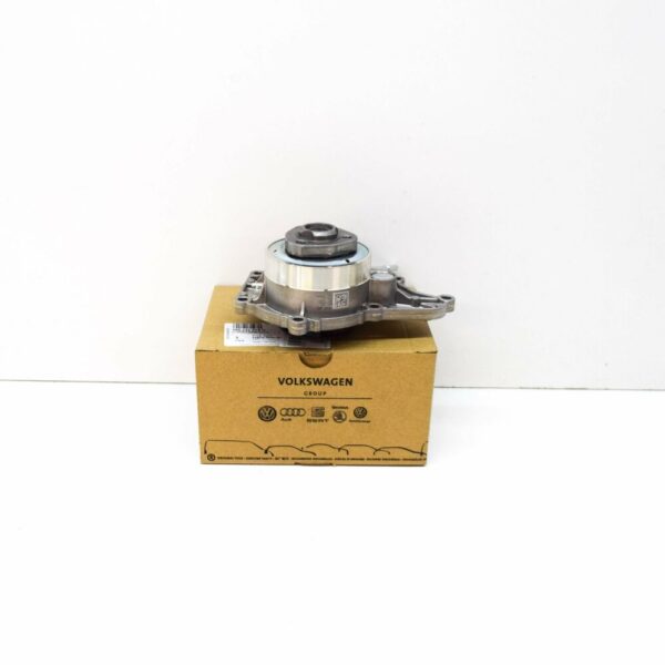 06E121018C - NEW AUDI A8 D4 3.0 PETROL WATER PUMP 06E121018C 2016 OEM
