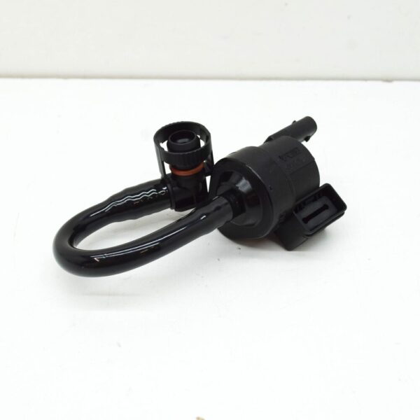 06E133781K - NEW AUDI A4 B8 CONNECTING TUBE WITH AKF VALVE 06E133781K ORIGINAL