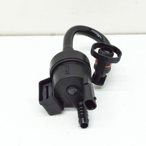 06E133781K - NEW AUDI A4 B8 CONNECTING TUBE WITH AKF VALVE 06E133781K ORIGINAL