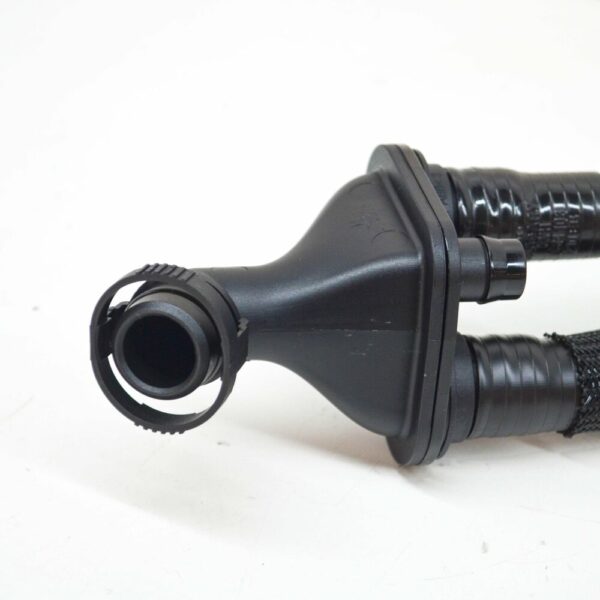 06M103210EB - NEW AUDI A4 B9 ENGINE VENT PIPE HOSE 06M103210EB