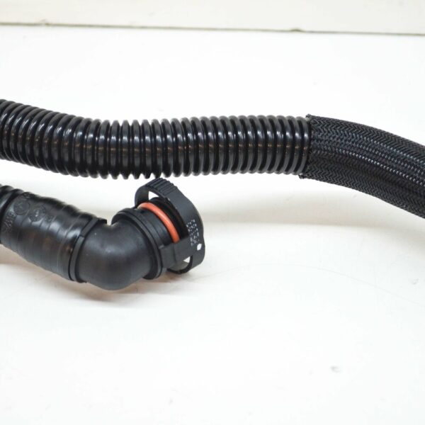 06M103210EB - NEW AUDI A4 B9 ENGINE VENT PIPE HOSE 06M103210EB