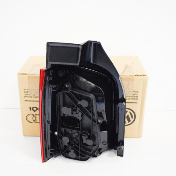 7E5945096F - Volkswagen Transporter T5 Rear Right Taillight 7E5945096F 2014 NEW GENUINE