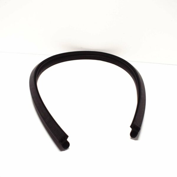 8V0823723 - NEW AUDI A3 CONVERTIBLE 8V BONNET RUBBER SEAL 8V0823723 2017