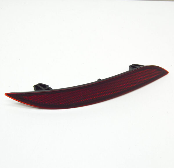 8V0945106A - NEW AUDI A3 8V REAR RIGHT BUMPER REFLECTOR 8V0945106A ORIGINAL