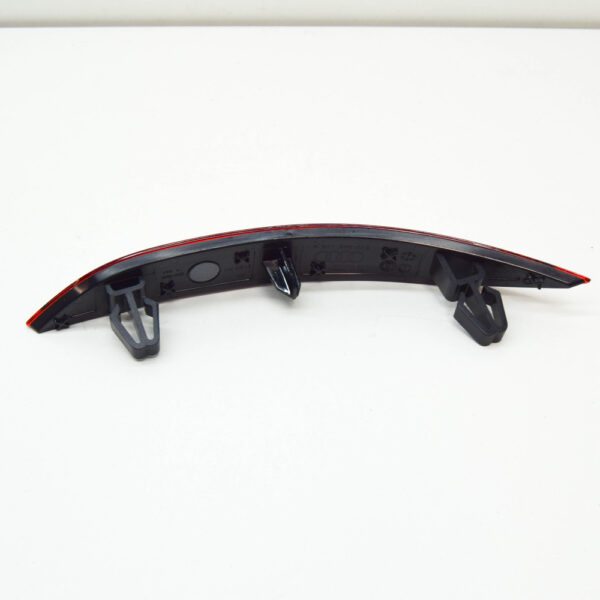 8V0945106A - NEW AUDI A3 8V REAR RIGHT BUMPER REFLECTOR 8V0945106A ORIGINAL