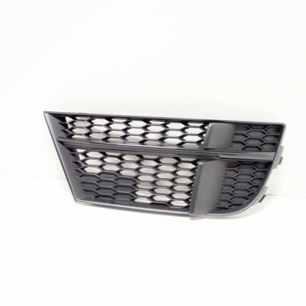 8V3807682QESM - NEW AUDI A3 8P FRONT BUMPER RIGHT SIDE GRILLE 8V3807682QESM 2013 ORIGINAL