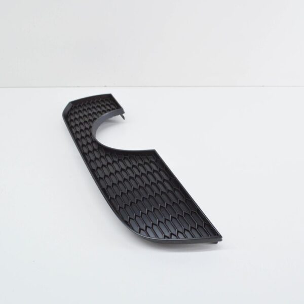 8V3807834B - NEW AUDI A3 8V REAR BUMPER DIFFUSER INSERT GRILLE TRIM 8V3807834B