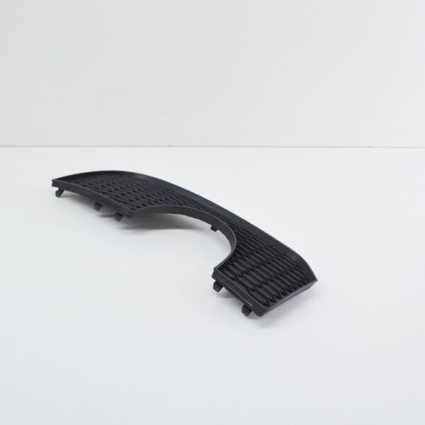 8V3807834B - NEW AUDI A3 8V REAR BUMPER DIFFUSER INSERT GRILLE TRIM 8V3807834B