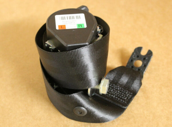 8V3857805V04 - NEW AUDI A3 8V REAR SEATBELT 8V3857805V04 8V3857805 V04 ORIGINAL