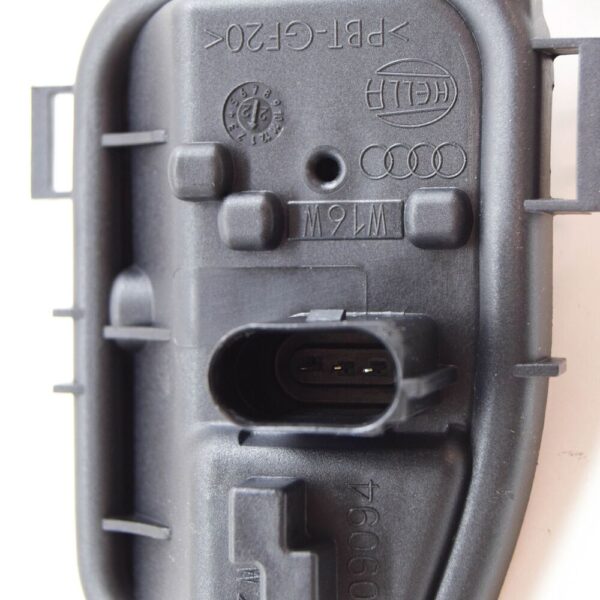 8V4945258C - AUDI A3 8V REAR RIGHT OUTER BULB CARRIER 8V4945258C NEW GENUINE