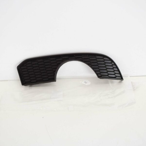 8V5807820C - NEW AUDI A3 8V FRONT BUMPER RIGHT SIDE GRILLE TRIM 8V5807820C