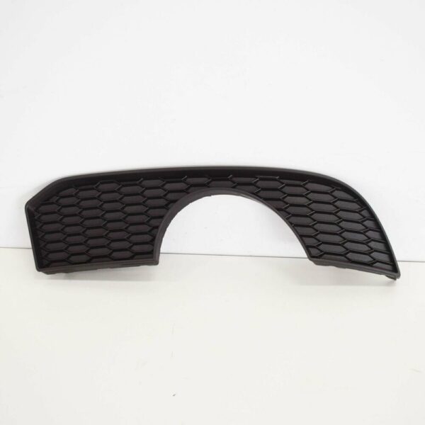 8V5807820C - NEW AUDI A3 8V FRONT BUMPER RIGHT SIDE GRILLE TRIM 8V5807820C
