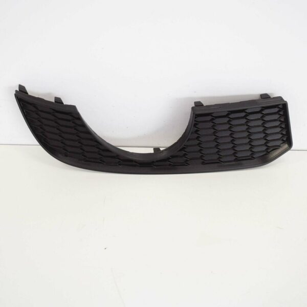 8V5807820C - NEW AUDI A3 8V FRONT BUMPER RIGHT SIDE GRILLE TRIM 8V5807820C