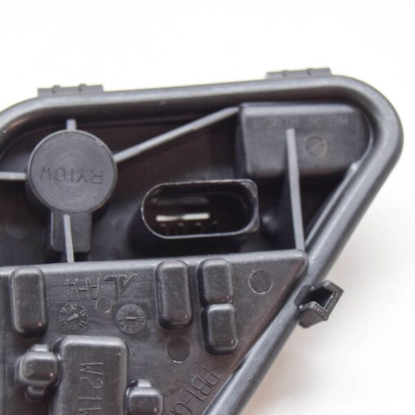 8V5945258 - Audi A3 8V right taillight lamp socket 8V5945258 new