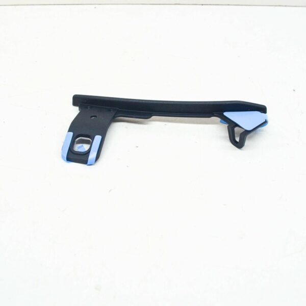8W0853828B - NEW AUDI A4 AVANT B9 REAR RIGHT WHEEL MUD GUARD BRACKET 8W0853828B