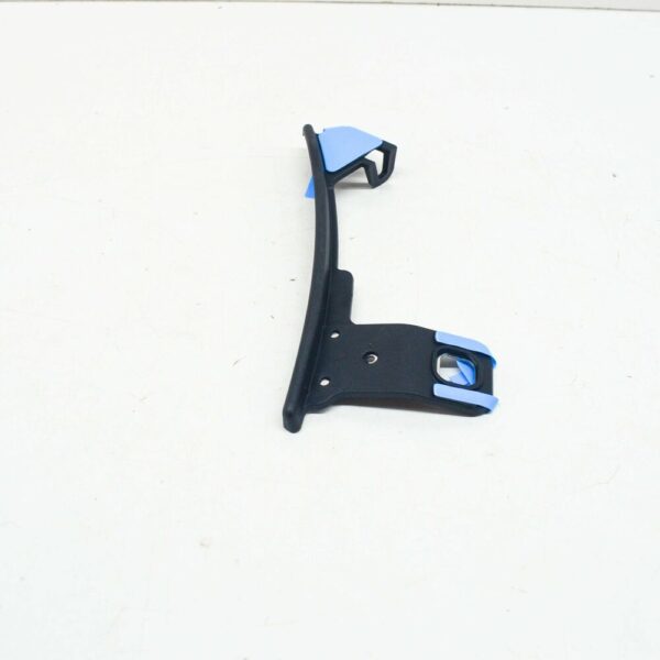 8W0853828B - NEW AUDI A4 AVANT B9 REAR RIGHT WHEEL MUD GUARD BRACKET 8W0853828B