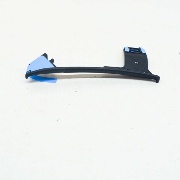 8W0853828B - NEW AUDI A4 AVANT B9 REAR RIGHT WHEEL MUD GUARD BRACKET 8W0853828B