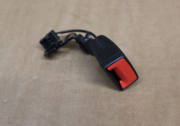 8W0857740DMNB - NEW AUDI A4 AVANT B9 RIGHT REAR SEAT BELT 8W0857740D MNB 8W0857740DMNB