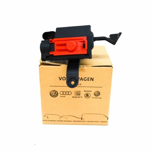 8W0941823E - NEW AUDI A4 B9 POSITIVE BATTERY CABLE JUNCTION BLOCK 8W0941823E ORIGINAL