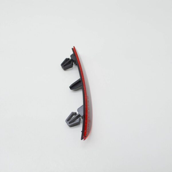 8W0945106AC - NEW AUDI A4 B9 REAR RIGHT OUTER BUMPER REFLECTOR 8W0945106AC ORIGINAL