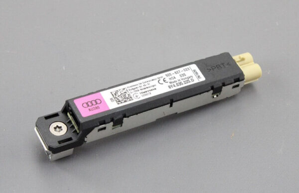 8Y4035225D - Audi A3 Sportback 8Y Antenna Top Right Antenna Amplifier 8Y4035225D NEW