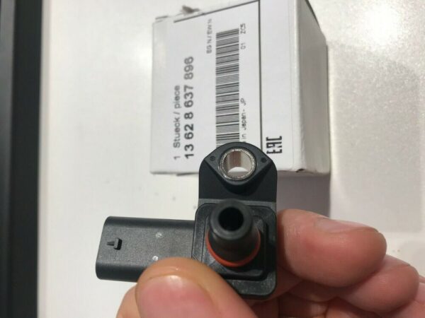 13628637896 - BMW G20 G32 F20 F21 F22 F44 F45 Collar Supply Pressure Sensor