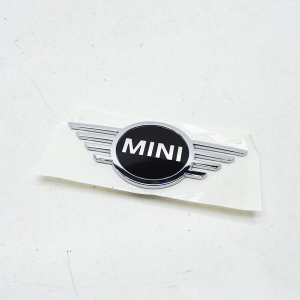 51149447806 - NEW MINI CLUBMAN F54 FRONT BONNET HOOD BADGE 51149447806 ORIGINAL