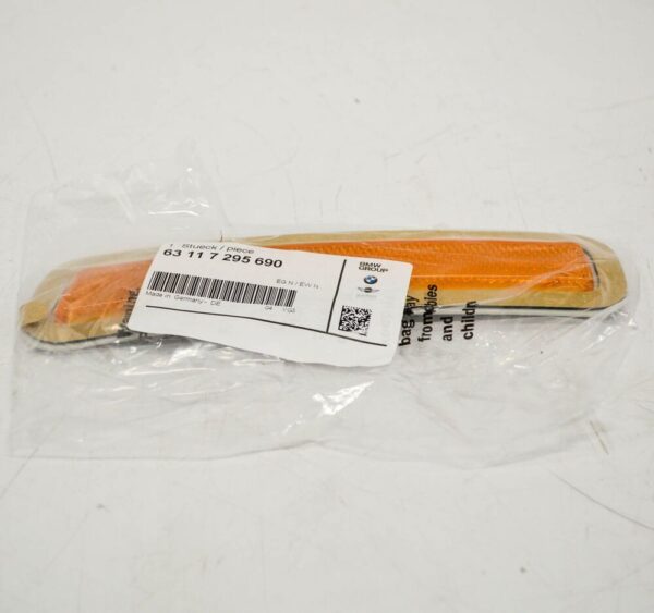 63117295690 - New BMW i3 I01 Front Right Side Marker Reflector 63117295690 7295690