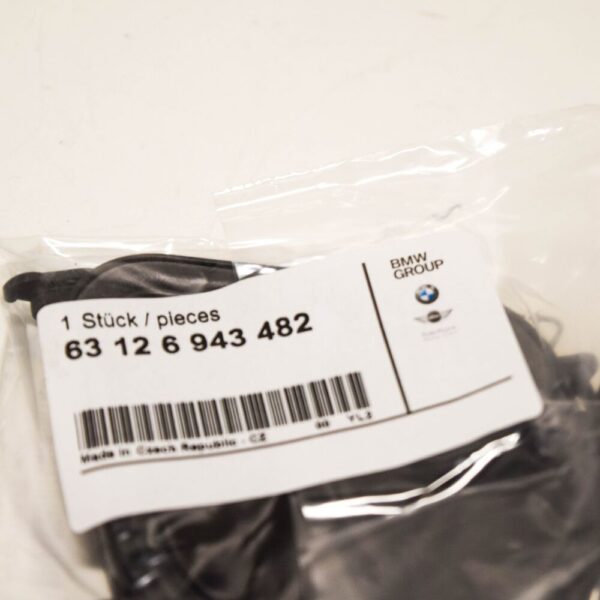 63126943482 - BMW 6 E63 Front Right Head Light Bulb Cover 63126943482 6943482 NEW GENUINE