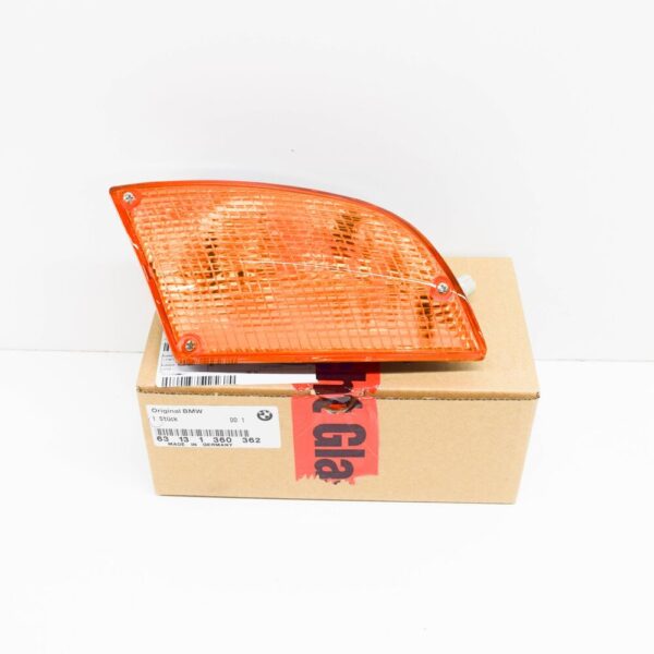 63131360362 - BMW E24 Coupe right corner light 1360362 631360362 NEW