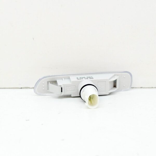 63132228591 - New BMW 3 E46 Front Left White Turn Indicator Lamp 63132228591