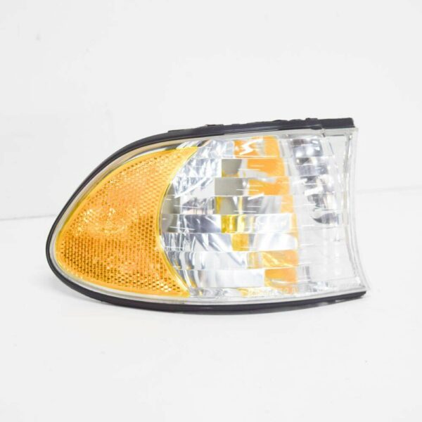 63136905322 - NEW BMW 7 E38 FRONT RIGHT INDICATOR 63136905322 6905322 OEM