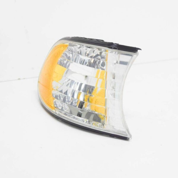 63136905322 - NEW BMW 7 E38 FRONT RIGHT INDICATOR 63136905322 6905322 OEM