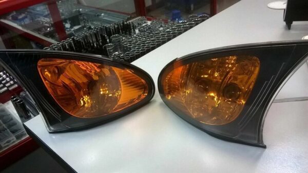 63137165847 - New Genuine BMW 3 Series E46 Facelift Set Of Amber Front Turn Signal Indicators
