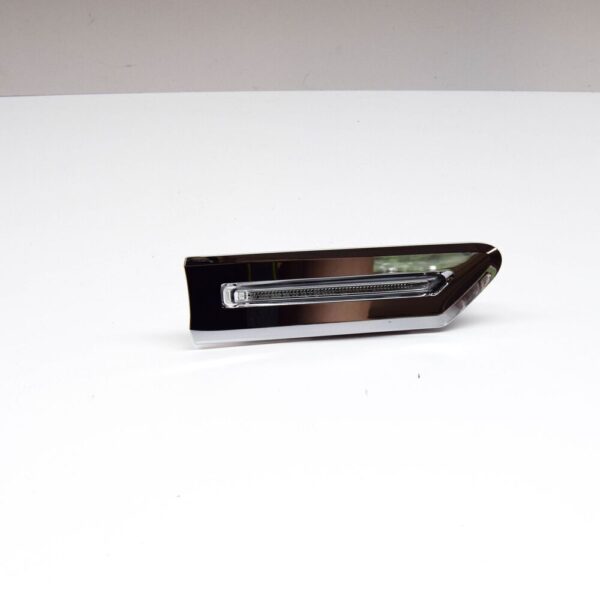 63137203372 - BMW 7 F01 Right Side Turn Signal LED Marker Light 63137203372 NEW GENUINE