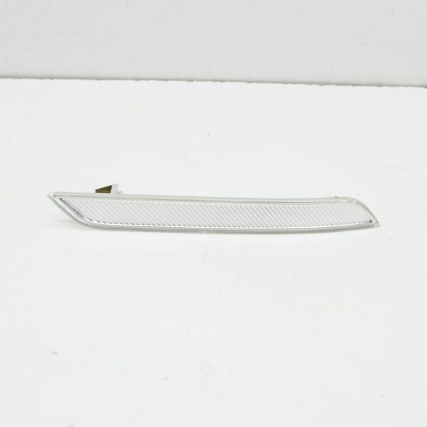 63147187088 - BMW X6 E71 Front Bumper Right Reflector 63147187088 7187088 New Genuine