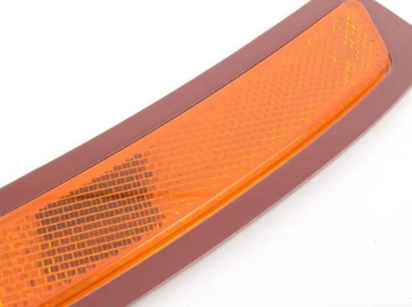 63147847206 - NEW BMW 3 F30, F80 BUMPER FRONT RIGHT REFLECTOR 7847206 63147847206