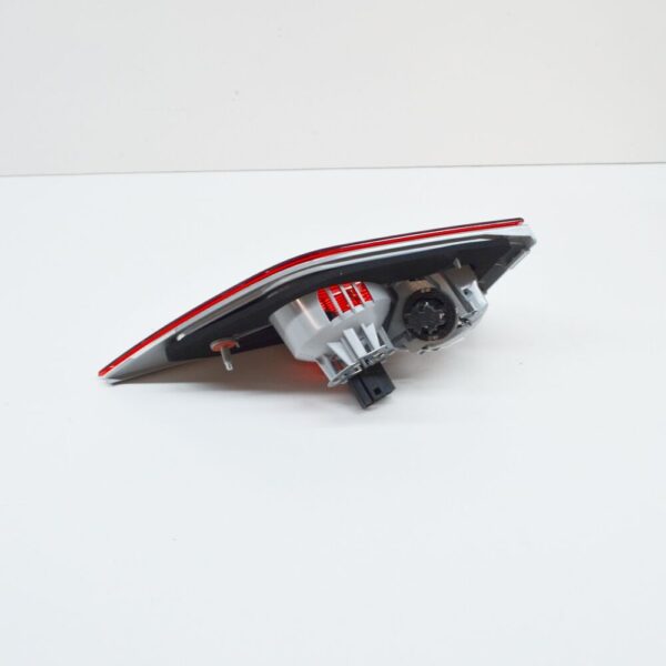 63213420206 - NEW BMW X3 E83 REAR TAILGATE RIGHT TAILLIGHT 63213420206 3420206 04-05 ORIGINAL