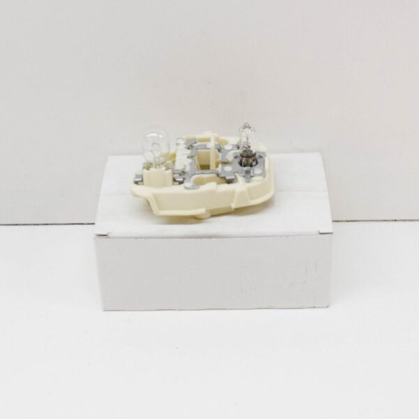 63217211211 - NEW BMW 3 E90 REAR LEFT TAILLIGHT BULB HOLDER 63217211211 7211211 ORIGINAL