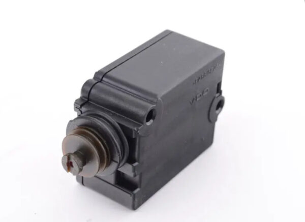67118368196 - NEW BMW 5 E39 BOOT LOCK ACTUATOR 67118368196 8368196 GENUINE
