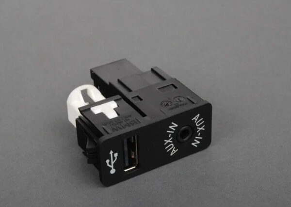 84109229247 - MINI COOPER R56 USB and AUX Input Female 84109229247 NEW GENUINE