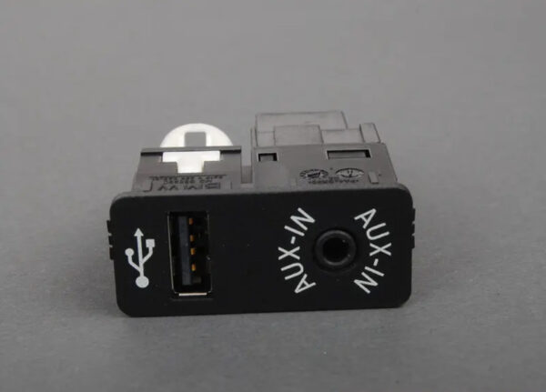 84109229247 - MINI COOPER R56 USB and AUX Input Female 84109229247 NEW GENUINE