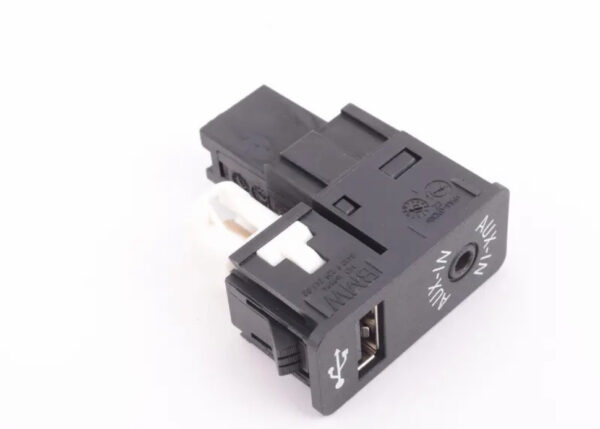 84109229247 - MINI COOPER R56 USB and AUX Input Female 84109229247 NEW GENUINE