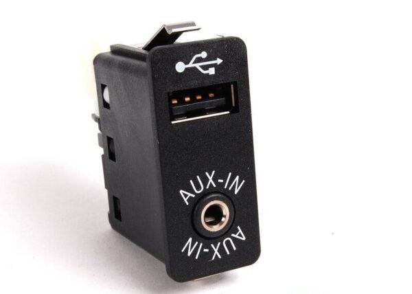 84109237653 - BMW E81 Original AUX USB Socket 84109237653