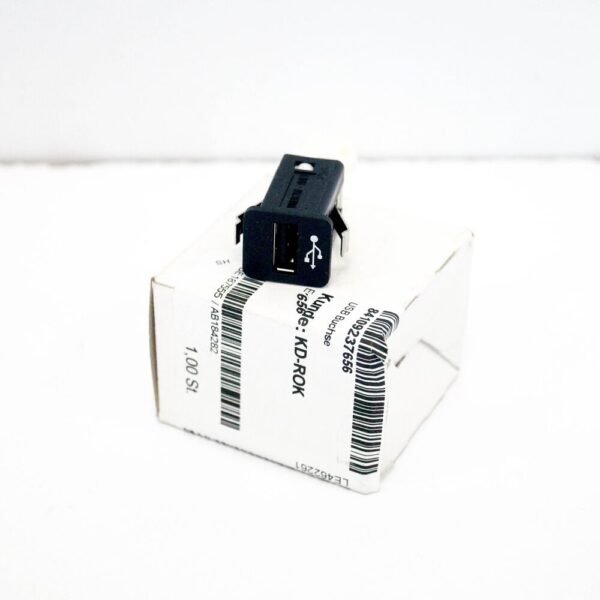 84109237656 - NEW BMW E70 F25 F02 F13 E60 F10 E90 E81 USB CONNECTOR 84109237656 ORIGINAL